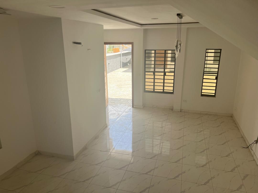 4 BedRoom in exclusive Florence court by vgc for rent