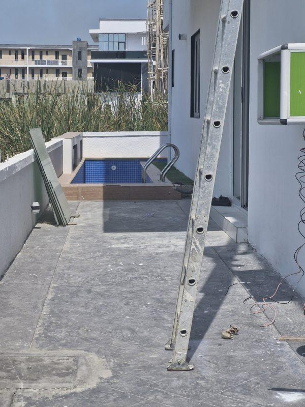 5 BED FULLY DETACH DUPLEX WITH POOL Ikota, Lekki   ₦400,000,000