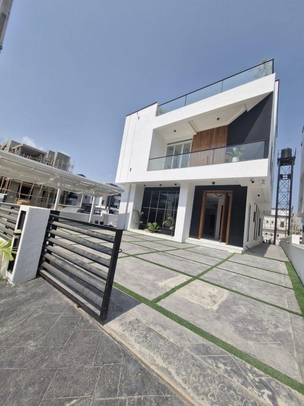 5 BED FULLY DETACH DUPLEX WITH POOL Ikota, Lekki   ₦400,000,000