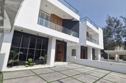 5 BED FULLY DETACH DUPLEX WITH POOL Ikota, Lekki   ₦400,000,000