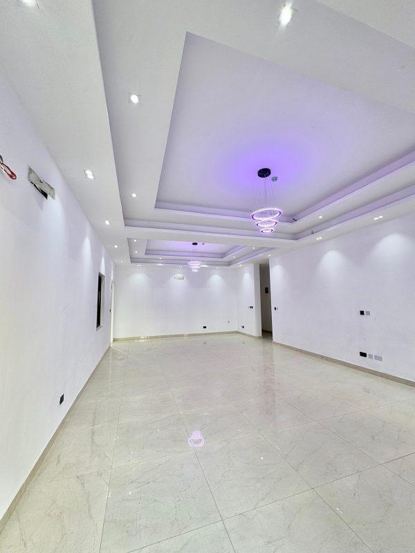 For Sale  3 BEDROOM LUXURY FLAT WITH BQ (SECONDARY SALE).   Victoria Island, lagos    ₦700m  all rooms ensuite
