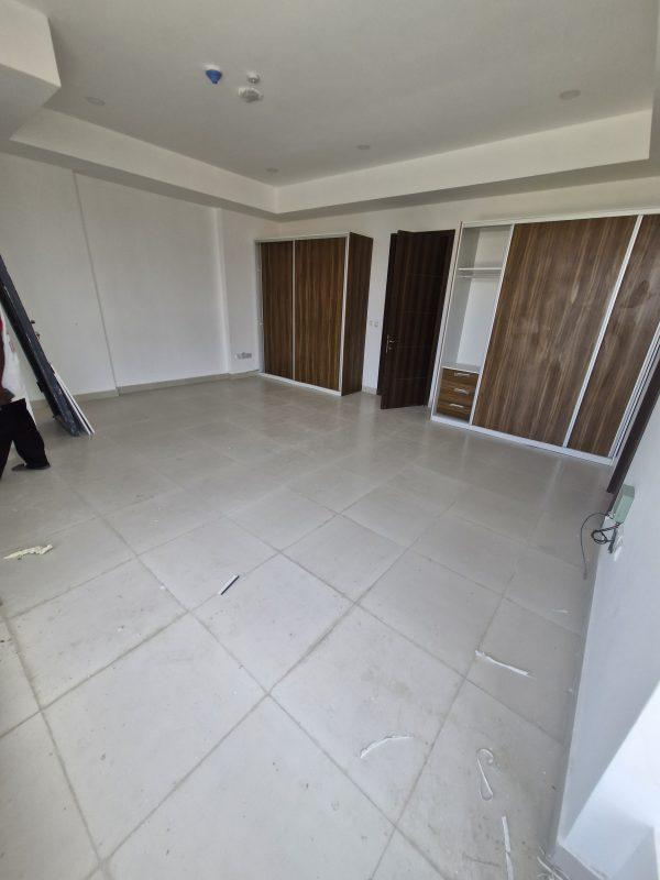 For Sale  SUPER LUXURY 3 BED WITH BQ, ELEVATOR, INFINITY POOL,  GYM ETC   Lekki Phase 1  ₦620m