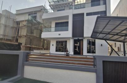 FULLY DETACH 5BED DUPLEX WITH ELEVATOR & 2 SWIMMING POOLS  Ikota, Lekki . ₦700,000,000