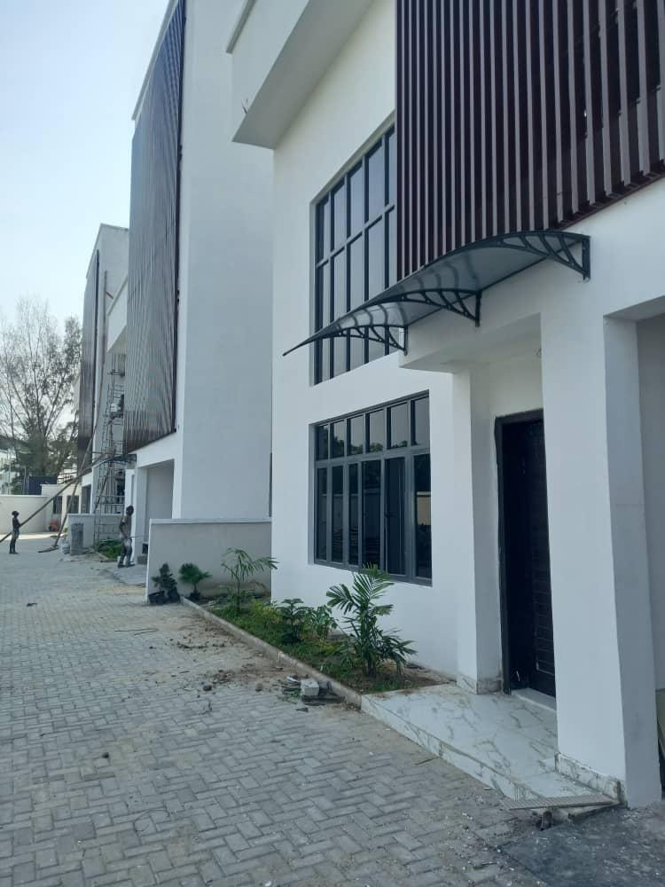 fully detached houses in Banana Island, Ikoyi for letting  Features: - 5 bedrooms all en-suite  $180,000 per annum per house
