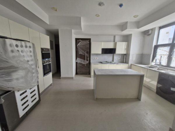 For Sale  SUPER LUXURY 3 BED WITH BQ, ELEVATOR, INFINITY POOL,  GYM ETC   Lekki Phase 1  ₦620m