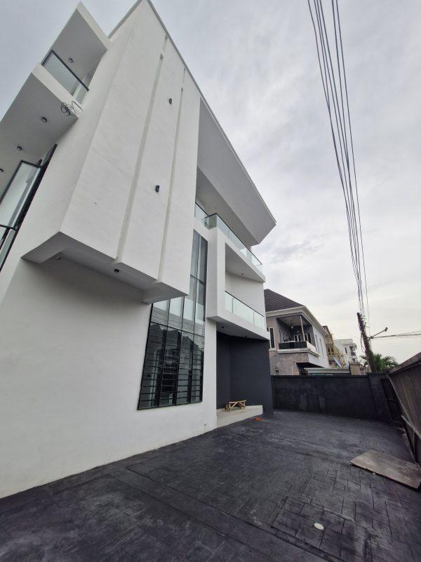 MASSIVE 5 BED FULLY DETACH WITH POOL   Osapa London, Lekki, Lagos  550M