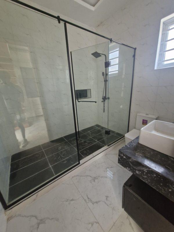 5 BED FULLY DETACH DUPLEX WITH POOL Ikota, Lekki   ₦400,000,000