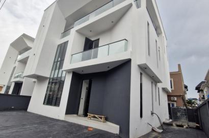 MASSIVE 5 BED FULLY DETACH WITH POOL   Osapa London, Lekki, Lagos  550M