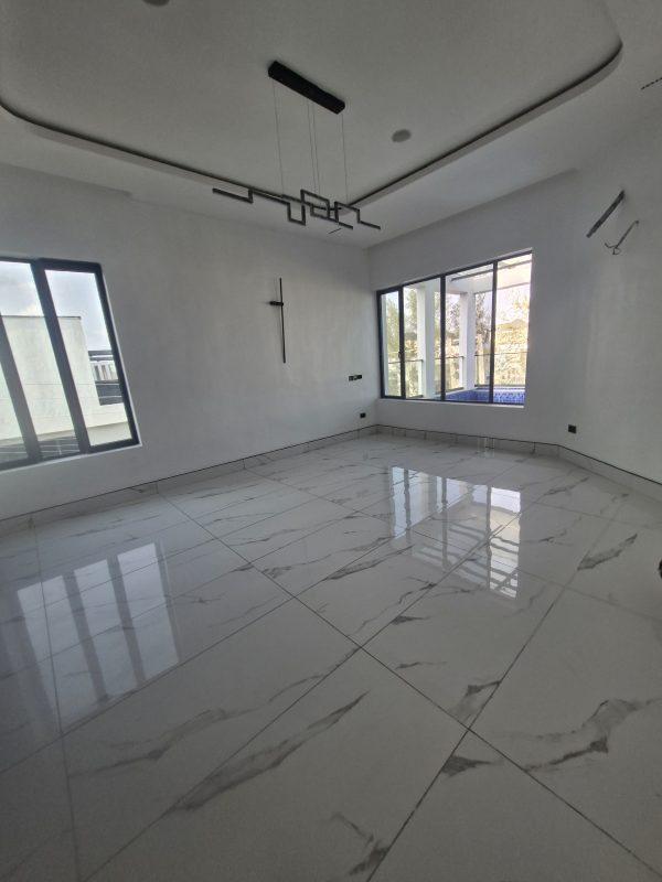 FULLY DETACH 5BED DUPLEX WITH ELEVATOR & 2 SWIMMING POOLS  Ikota, Lekki . ₦700,000,000