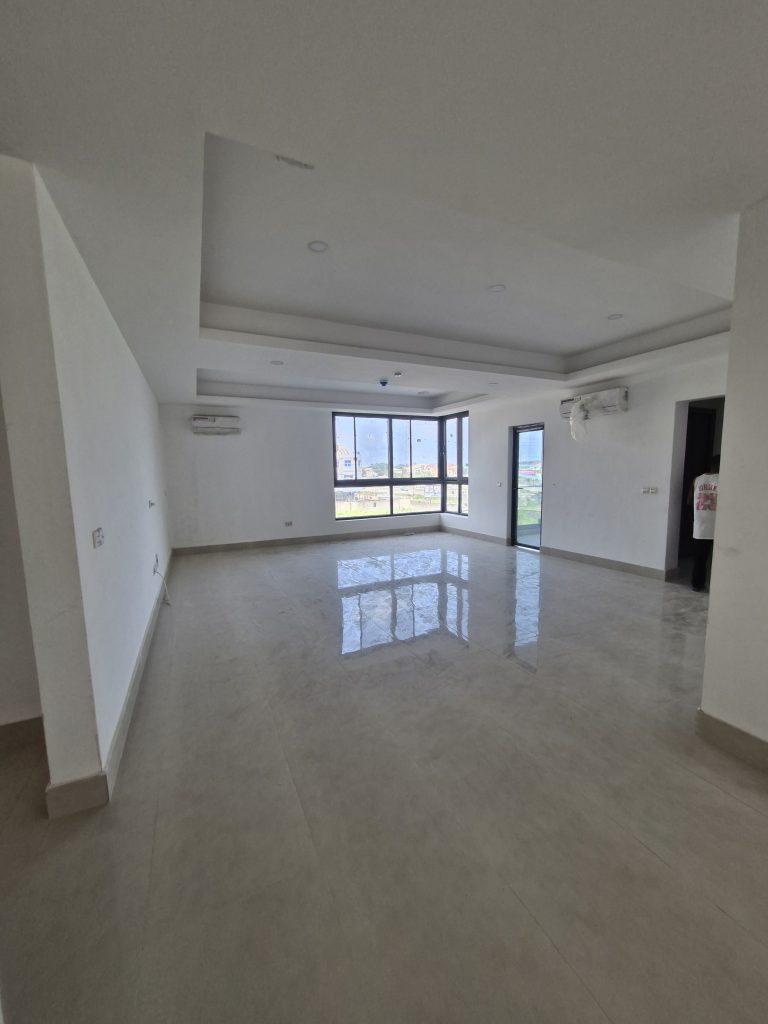 For Sale  SUPER LUXURY 3 BED WITH BQ, ELEVATOR, INFINITY POOL,  GYM ETC   Lekki Phase 1  ₦620m