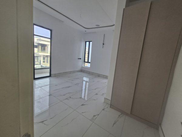 FULLY DETACH 5BED DUPLEX WITH ELEVATOR & 2 SWIMMING POOLS  Ikota, Lekki . ₦700,000,000
