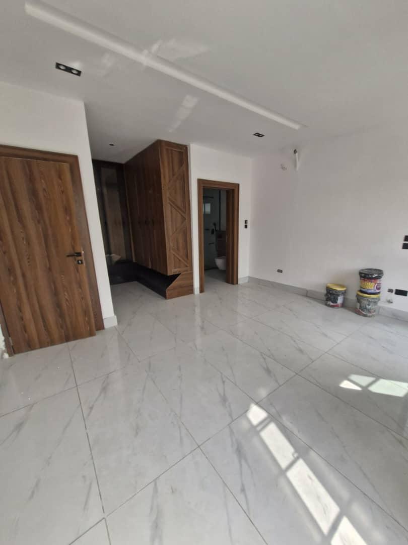 5 BEDROOM FOR SALE AGUNGI LEKKI