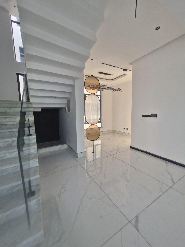 FULLY DETACH 5BED DUPLEX WITH ELEVATOR & 2 SWIMMING POOLS  Ikota, Lekki . ₦700,000,000