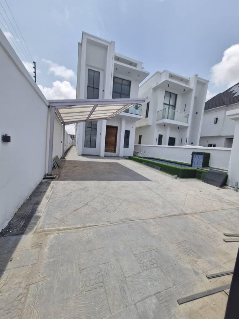 4 FULLY DETACHED DUPLEX WITH POOL   Orchid road, lekki  ₦250,000,000