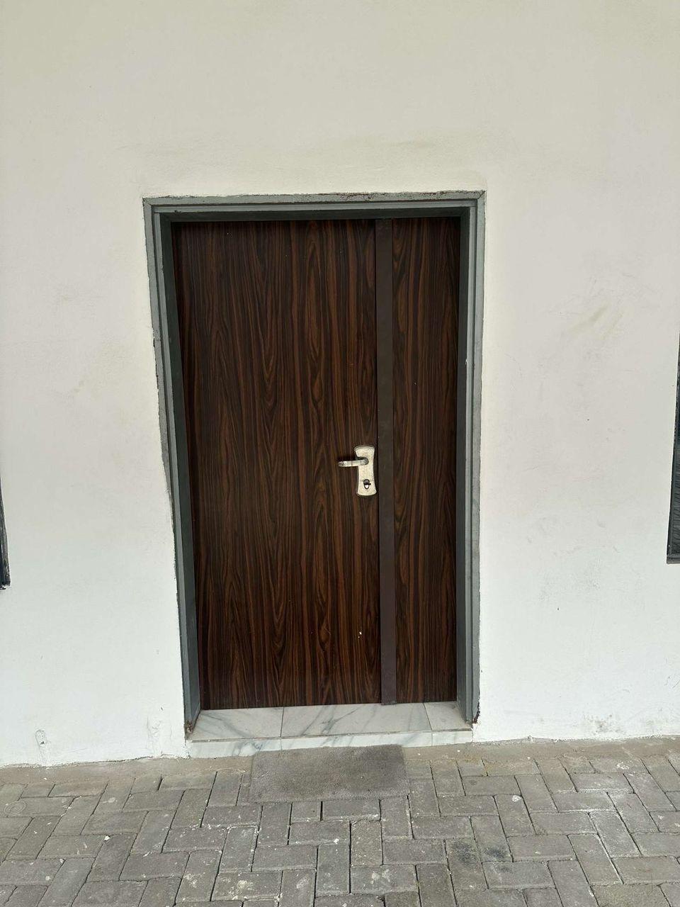 4 bedroom terrace Location: ikota GRA  Asking Price:  90 million