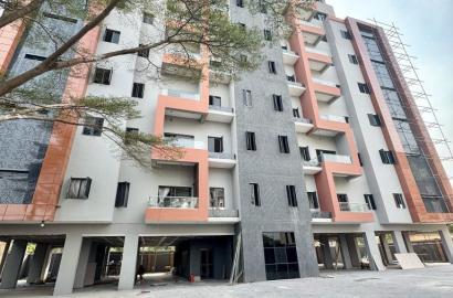 For Sale  3 BEDROOM LUXURY FLAT WITH BQ (SECONDARY SALE).   Victoria Island, lagos    ₦700m  all rooms ensuite