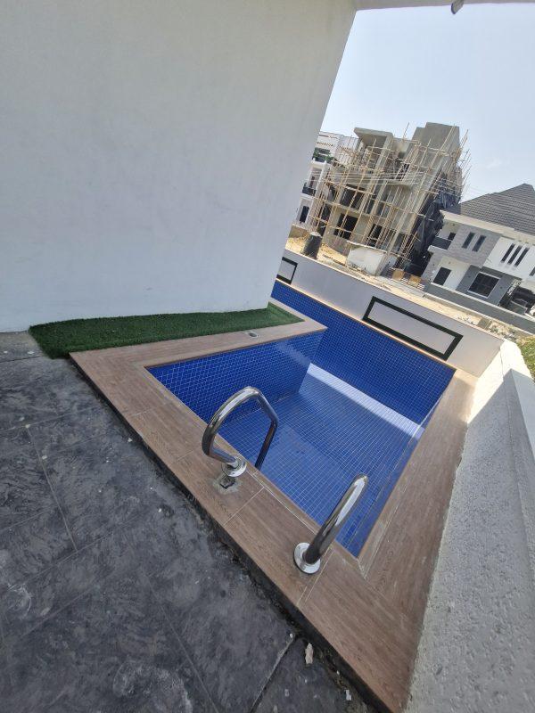 5 BED FULLY DETACH DUPLEX WITH POOL Ikota, Lekki   ₦400,000,000