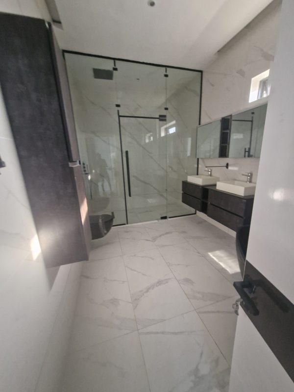 FULLY DETACH 5BED DUPLEX WITH ELEVATOR & 2 SWIMMING POOLS  Ikota, Lekki . ₦700,000,000