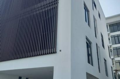 fully detached houses in Banana Island, Ikoyi for letting  Features: - 5 bedrooms all en-suite  $180,000 per annum per house