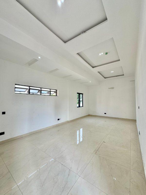 For Sale  3 BEDROOM LUXURY FLAT WITH BQ (SECONDARY SALE).   Victoria Island, lagos    ₦700m  all rooms ensuite