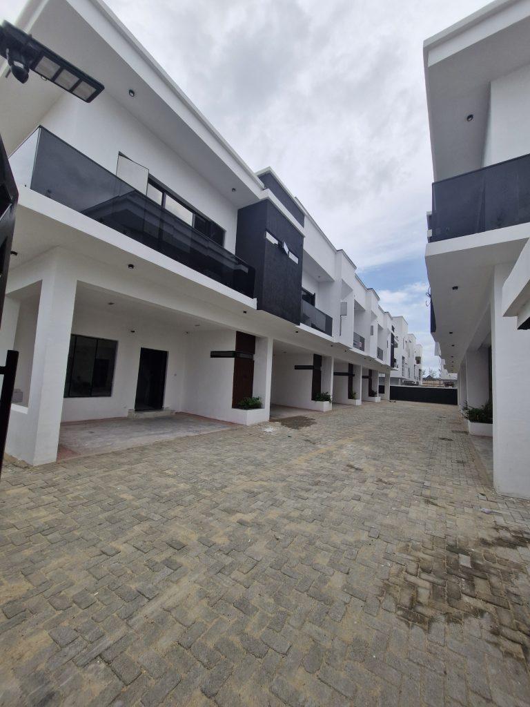 SPACIOUS 3 BED TERRACE WITH BQ Ikota Lekki  ₦170,000,000