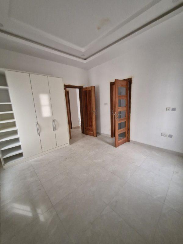 For Sale  5 BED FULLY DETACHED LEKKI PHASE 1  ₦600,000,000  all rooms ensuite