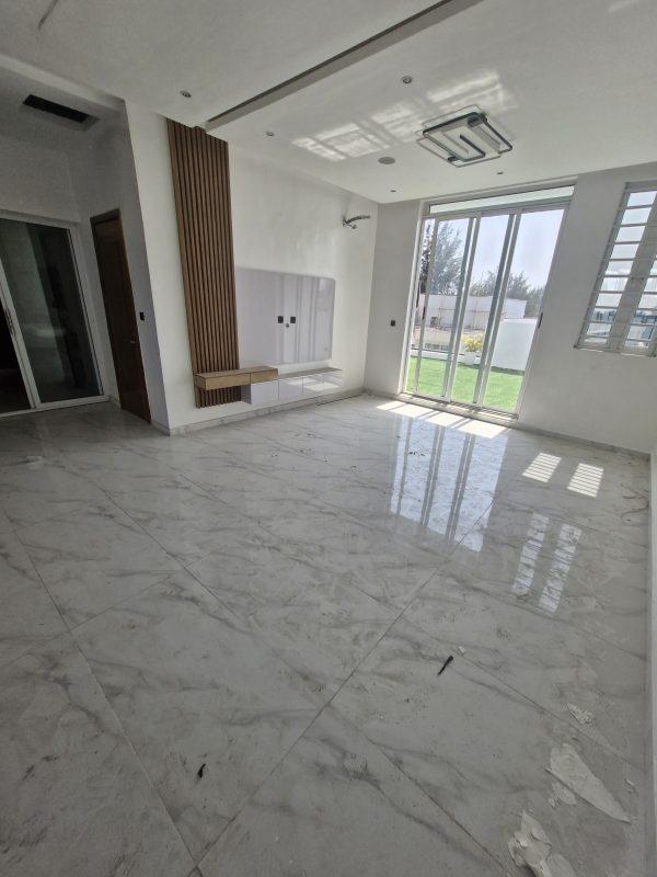 5 BED FULLY DETACH DUPLEX WITH POOL Ikota, Lekki   ₦400,000,000