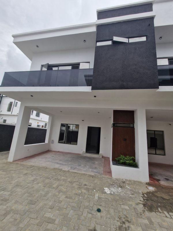 SPACIOUS 3 BED TERRACE WITH BQ Ikota Lekki  ₦170,000,000