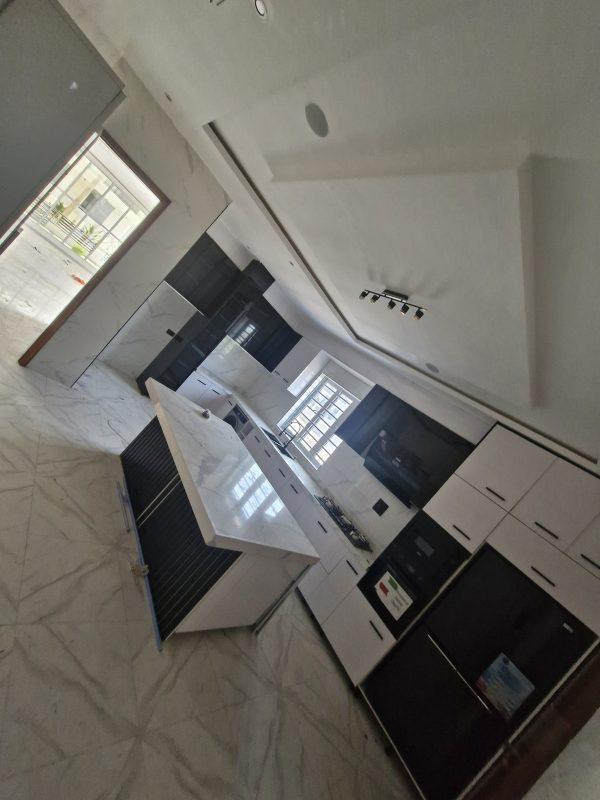 5 BED FULLY DETACH DUPLEX WITH POOL Ikota, Lekki   ₦400,000,000