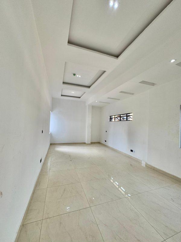 For Sale  3 BEDROOM LUXURY FLAT WITH BQ (SECONDARY SALE).   Victoria Island, lagos    ₦700m  all rooms ensuite