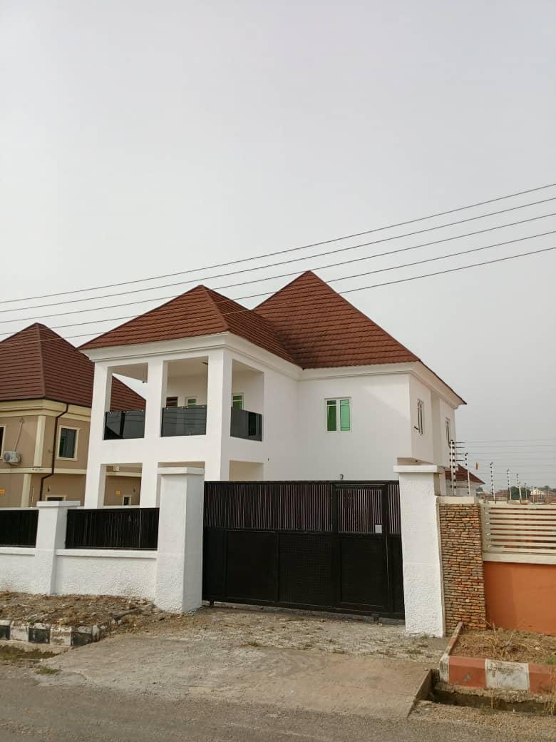 FOR SALE  FULLY DETACHED 4BEDROOMS DUPLEX WITH TWO UNITS SELF-CONTAINED BQ, IN AN ESTATE AT LOKOGOMA ABUJA FCT TARRED ACCESS ROAD IN&OUT,