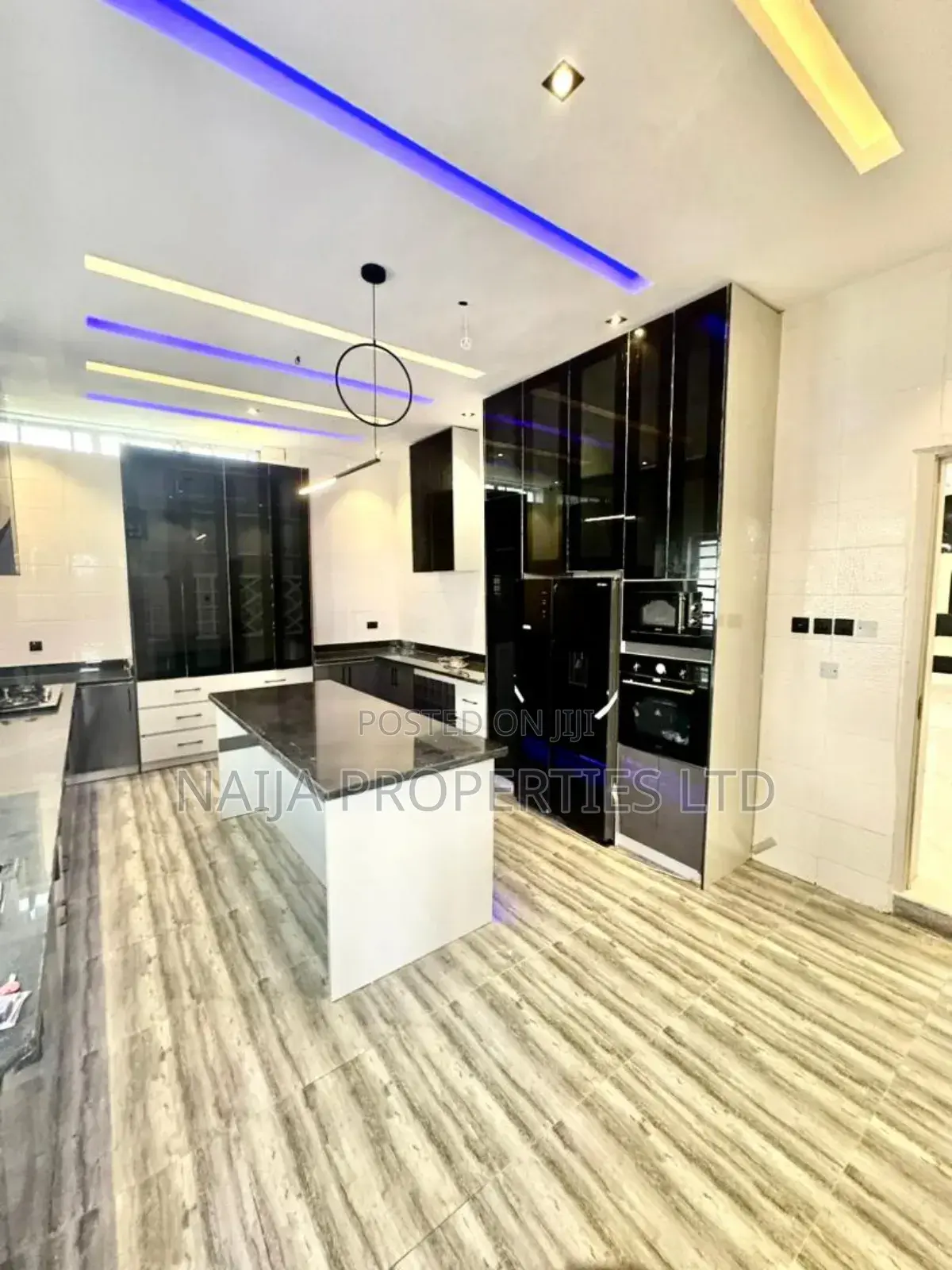5bdrm Duplex In Lekki County For Sale