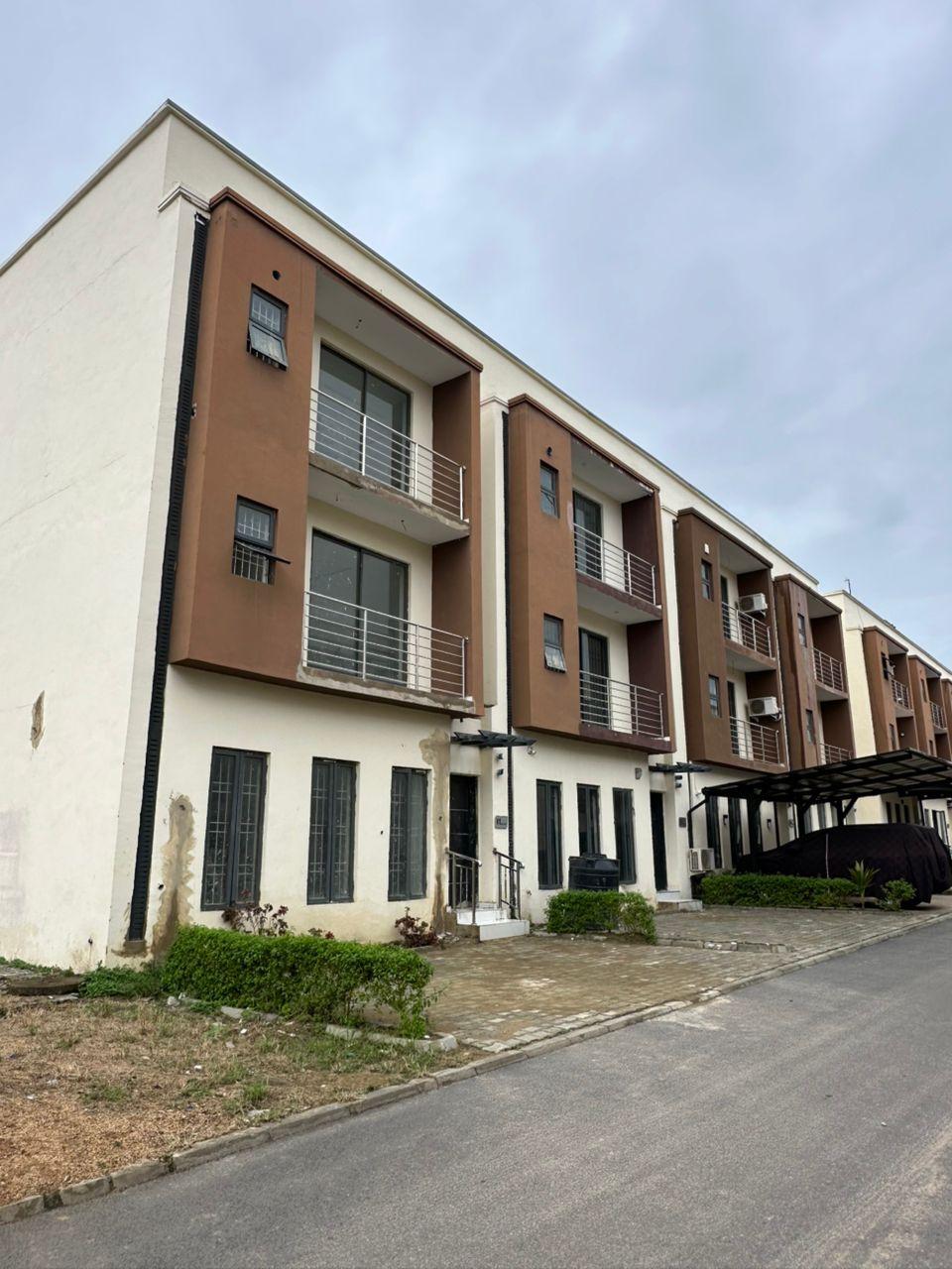 4 bedrooms terrace with 2 living rooms and a BQ