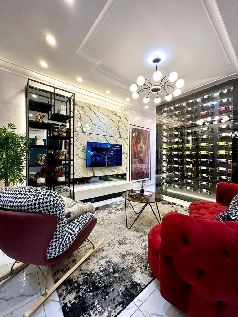 Treat yourself to a relaxing and heartfelt experience in our luxury 1 Bedroom Shortlet Apartment.
