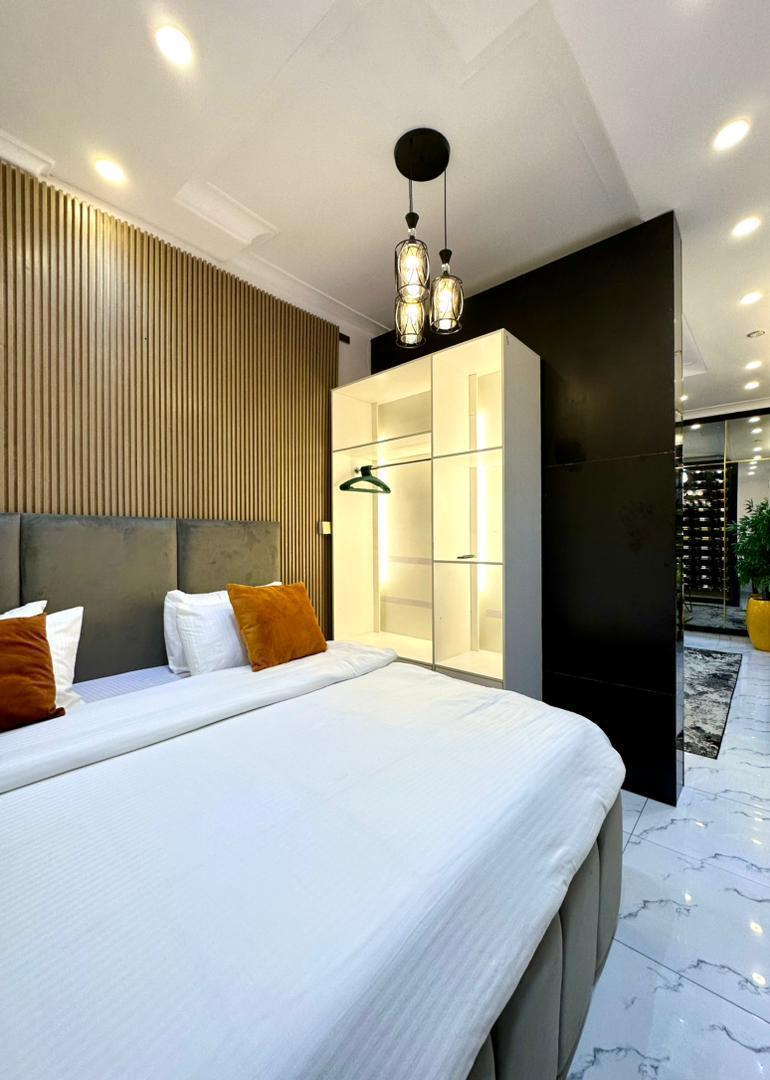 Treat yourself to a relaxing and heartfelt experience in our luxury 1 Bedroom Shortlet Apartment.