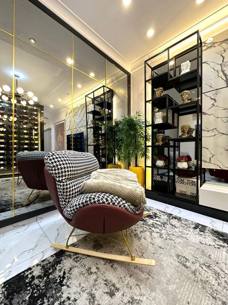 Treat yourself to a relaxing and heartfelt experience in our luxury 1 Bedroom Shortlet Apartment.