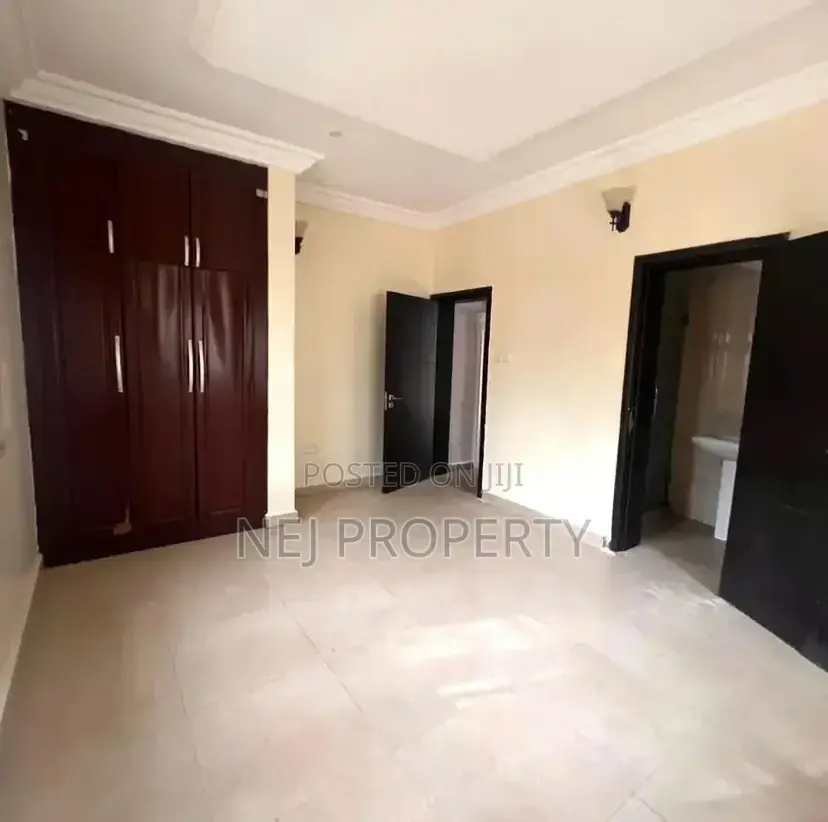 4bdrm Duplex in Life Camp for rent
