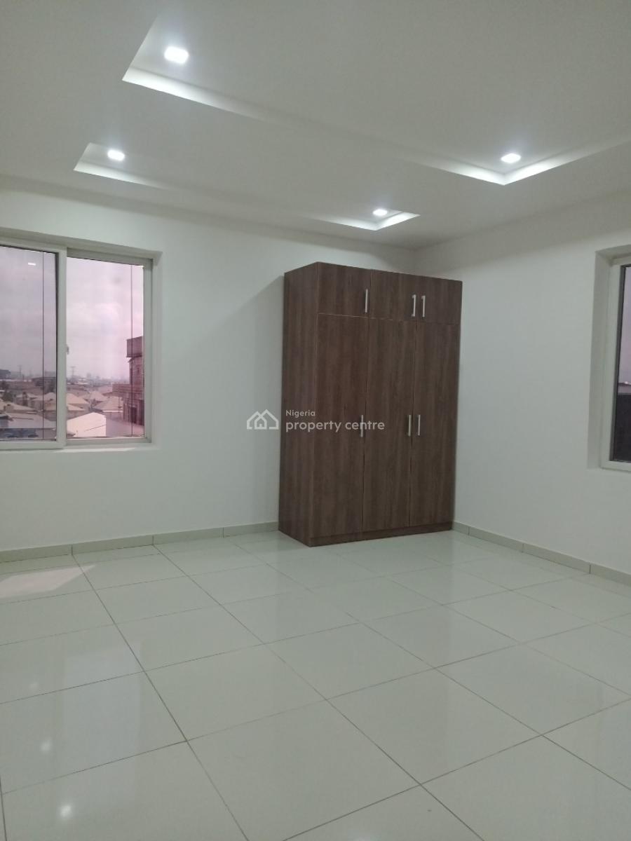 3 Bedroom Luxury Built Apartment With Bq