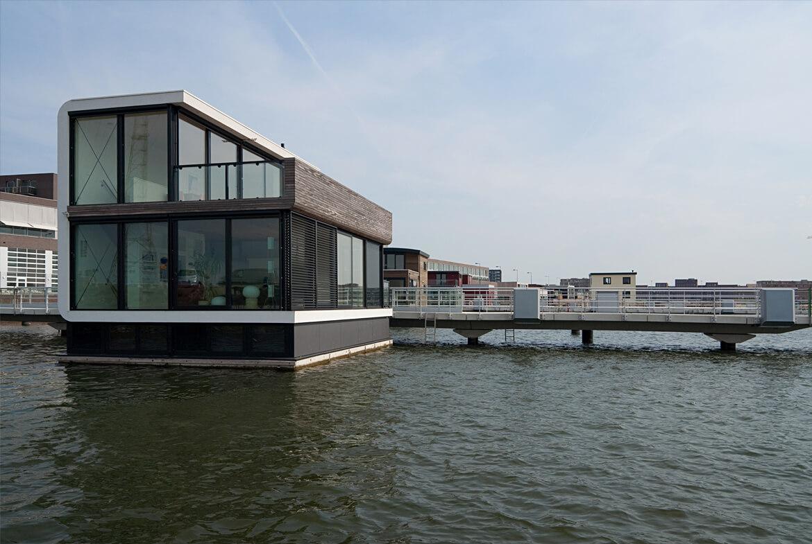Wonderfully and tastefully finished 5-bedroom waterfront  detached house, with elevator inside the masterbedroom state. Landsize: 1,000sqm   Price: $8m