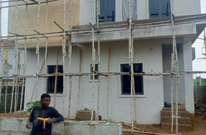 Fully detached 5 bedrooms duplex (pre finished) for sale  With tarred access road Price:200m Location:Galadimawa