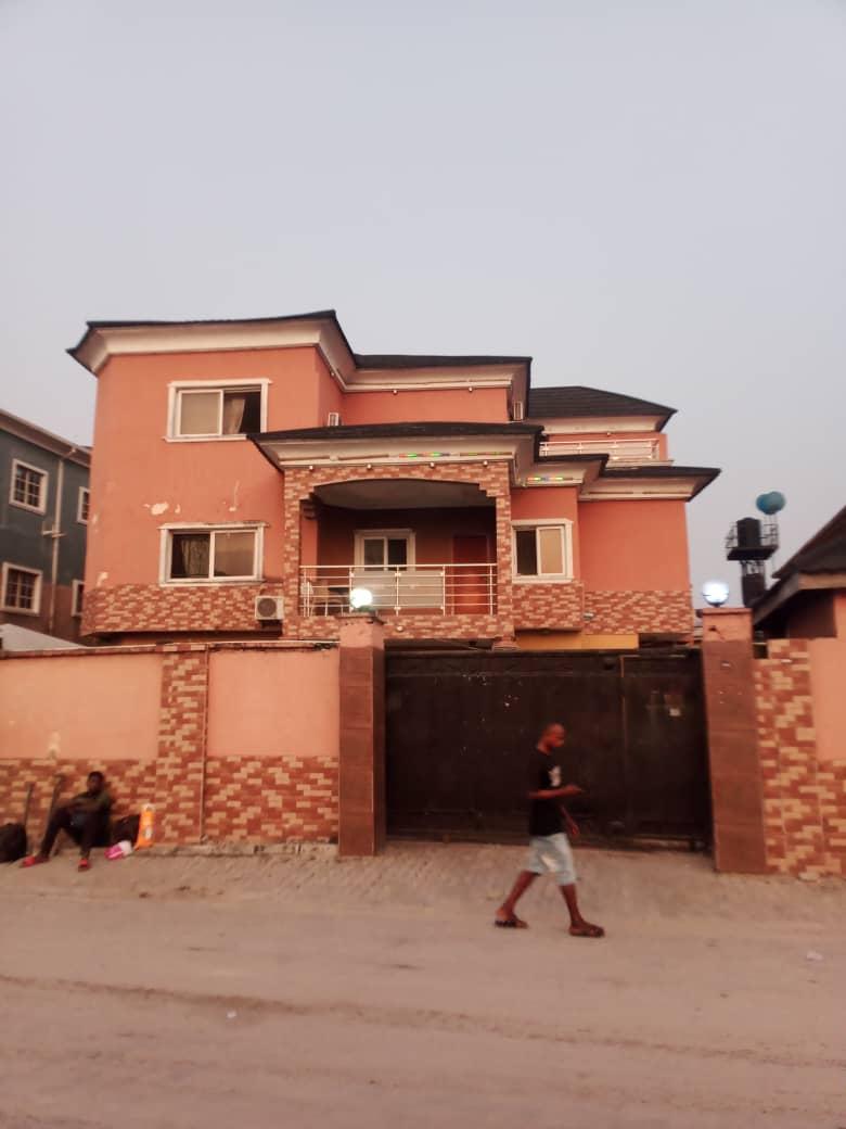 For long lease An entire compound and 2 two stories each structures in it suitable for hospital,school and restaurant In an estate Rent :30m yearly Long lease preferably