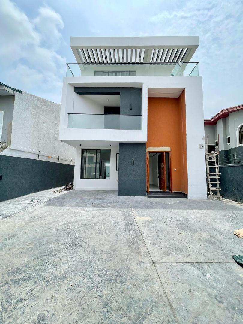 LUXURY 5 BED SMART HOME WITH CINEMA, GYM, SWIMMING POOL AND BQ