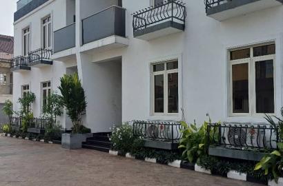 For lease  High End Apartments in Lekki Phase 1, comprising of exquisitely furnished 3-bedroom flats x 4 units and 5-bedroom penthouse x 1 unit   Coperate single tenant preferred.  Price: 70m