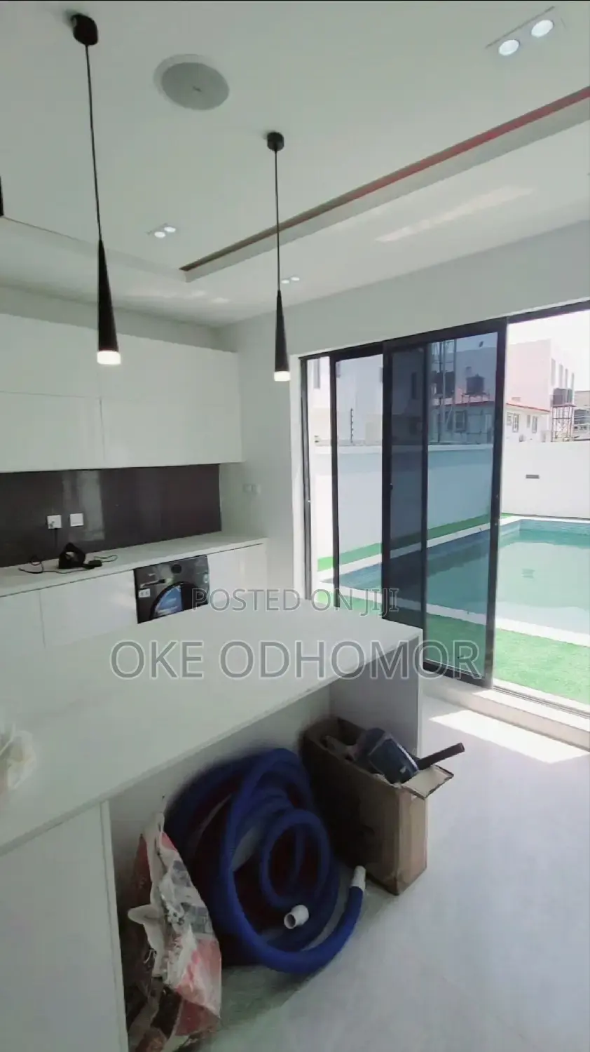 5bdrm Duplex in Atlantic View, Lekki for sale