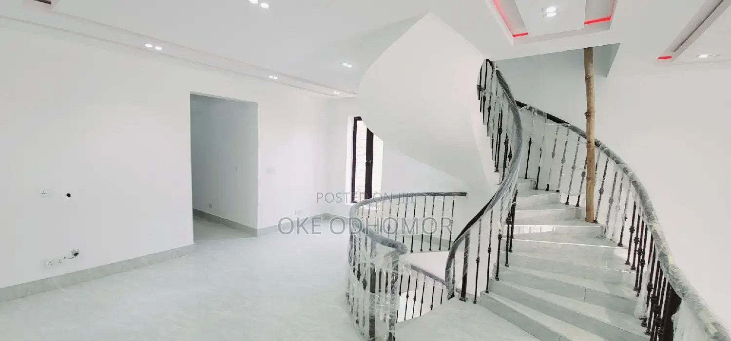 5bdrm Duplex in Atlantic View, Lekki for sale