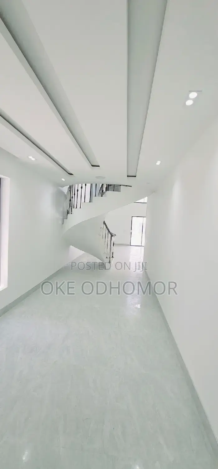 5bdrm Duplex in Atlantic View, Lekki for sale