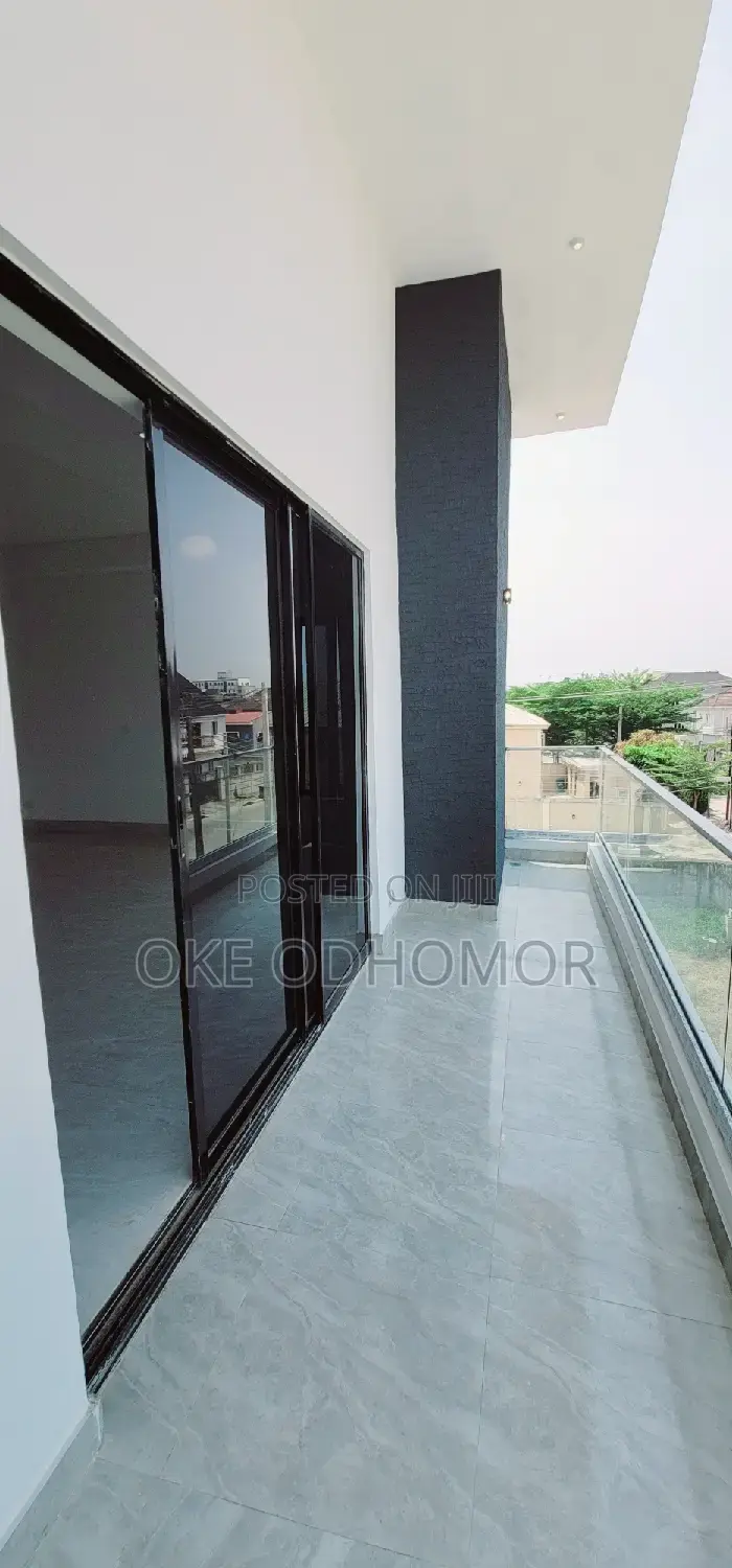 5bdrm Duplex in Atlantic View, Lekki for sale