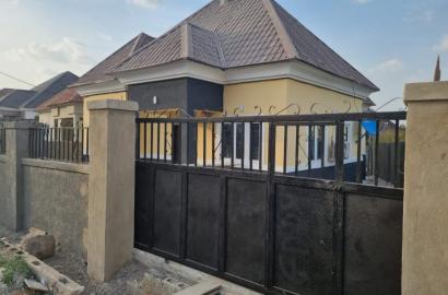 This is Sharp 2 bedroom  bungalow with attach bq. Brand New. Located @ an estate along VON road, Lugbe. Going for 52m slightly negotiable.
