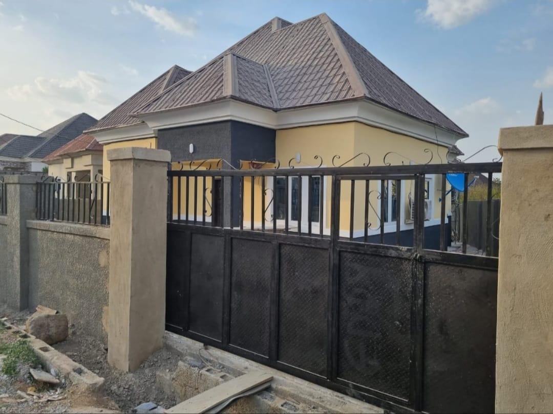 This is Sharp 2 bedroom  bungalow with attach bq. Brand New. Located @ an estate along VON road, Lugbe. Going for 52m slightly negotiable.