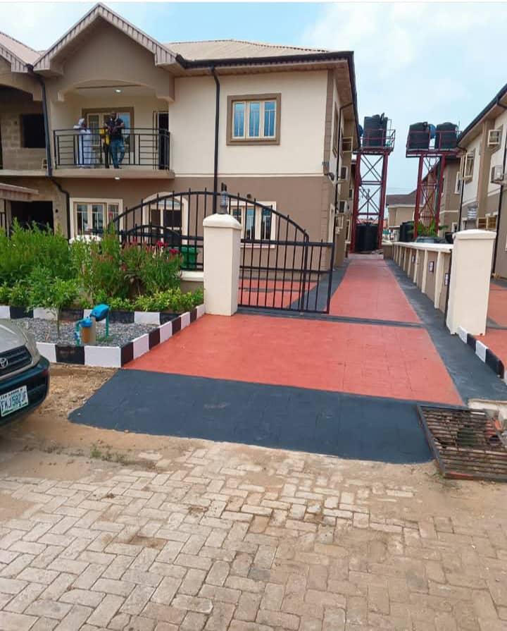 FOR SALE:5 bedroom semi-detached duplex Location:Magodo isheri,inside a serene Estate by channels TV.. lagos Land size:400sqm
